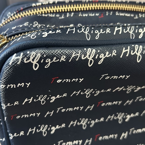 Tommy Hilfiger crossbody purse - Picture 2 of 12